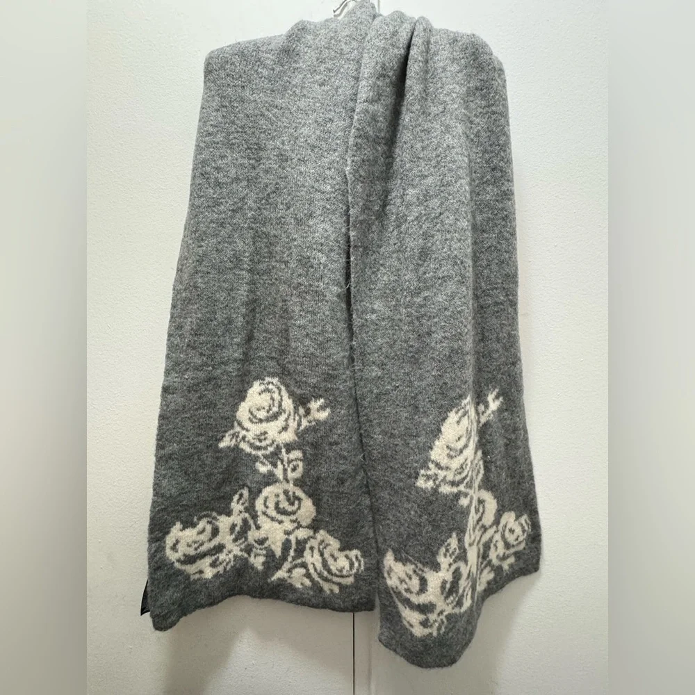 Zara Floral Knit Scarf in Gray & White Two Tone